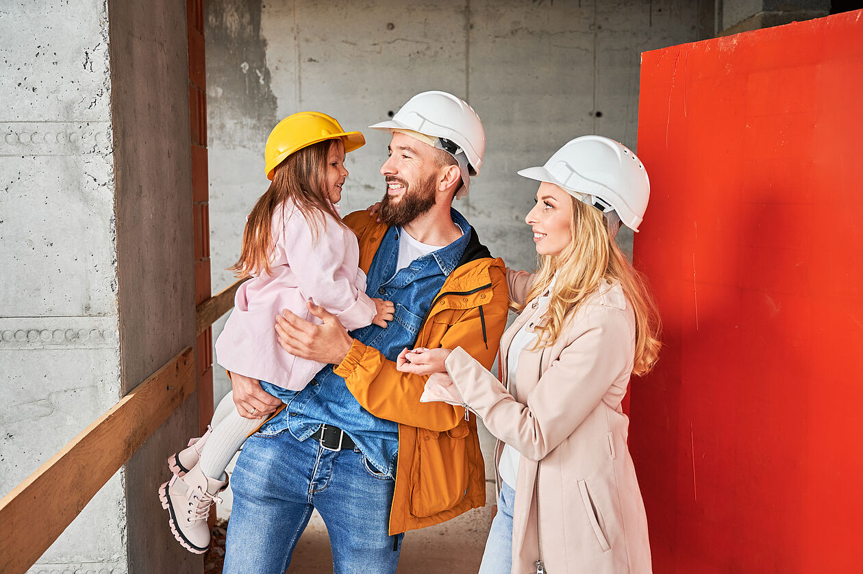 Familie auf Baustelle